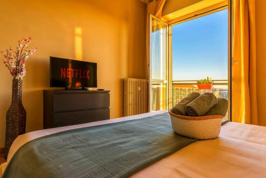 Sunny & Updated Flat With Panoramic City View 50M From M4 Stop Milan Exterior photo