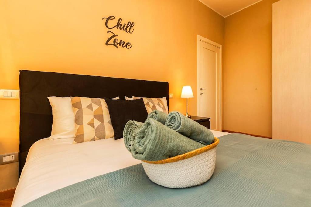 Sunny & Updated Flat With Panoramic City View 50M From M4 Stop Milan Exterior photo